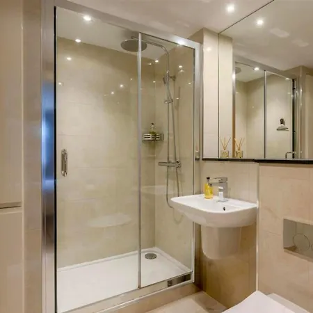 Stylish With River Views & Parking Apartamento York