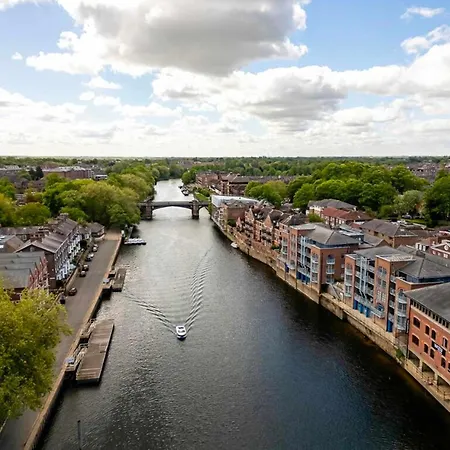Apartamento Stylish With River Views & Parking York